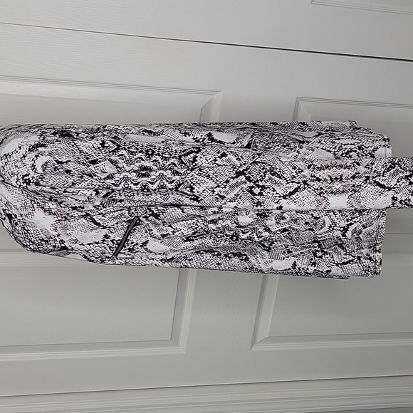 Internation Concepts INC Women's Black and White Snake Print Top Size XXL NWT - Picture 7 of 11